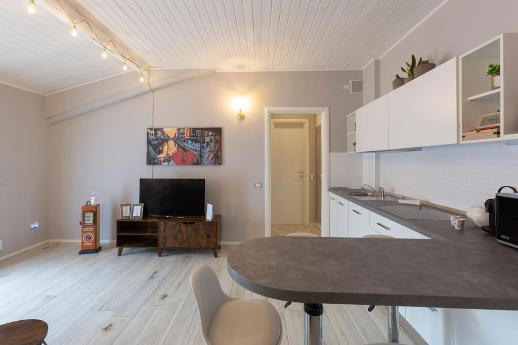 My Charming Apartments Ai Navigli-Vigevano Suite Milano Exterior foto